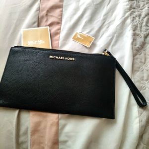 Michael kors zipper hand purse
